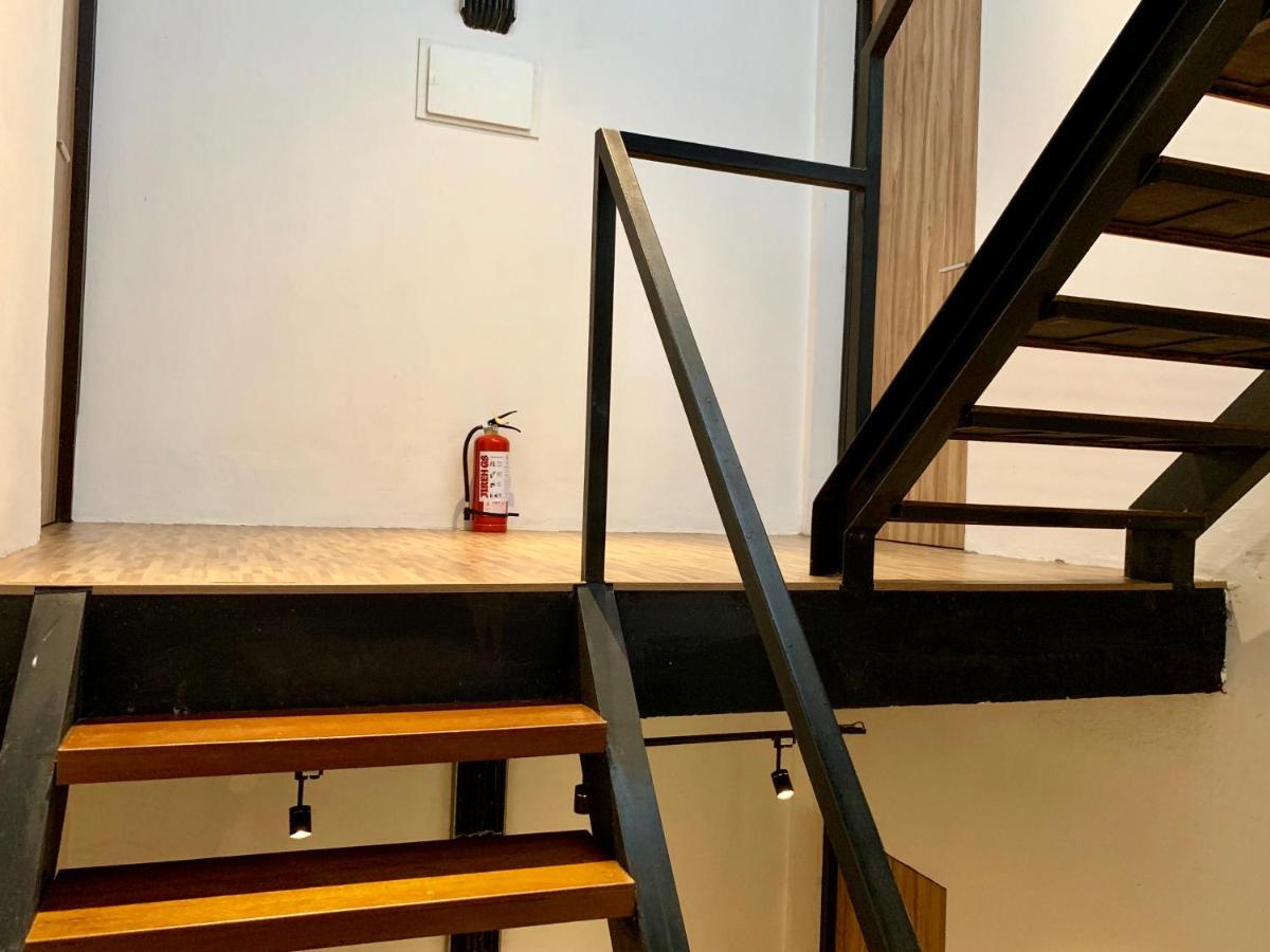 Stay Inn Hostel Джакарта Экстерьер фото